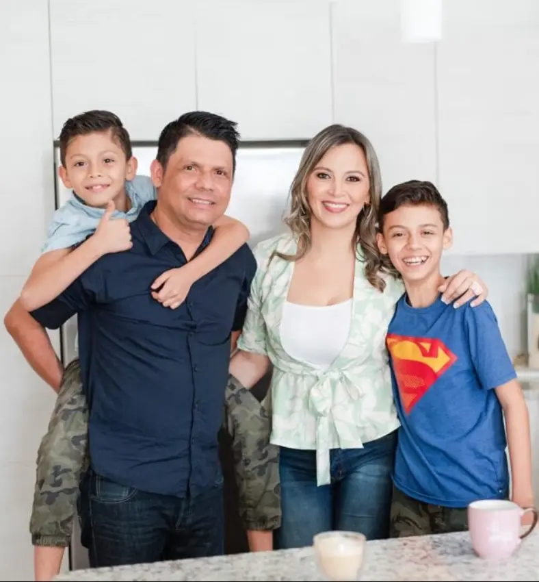 Foto de Catalina López con su Familia